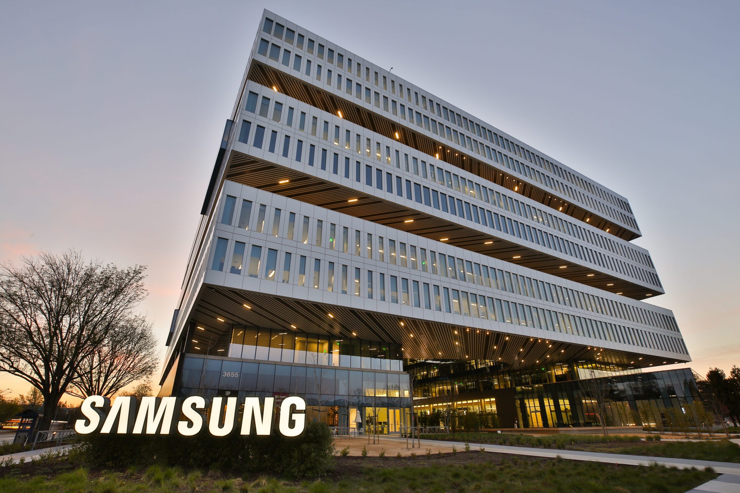 Samsung Forecasted 35% Fourth-Quarter Profit Drop: Insights into Key Factors and Recovery Expectations