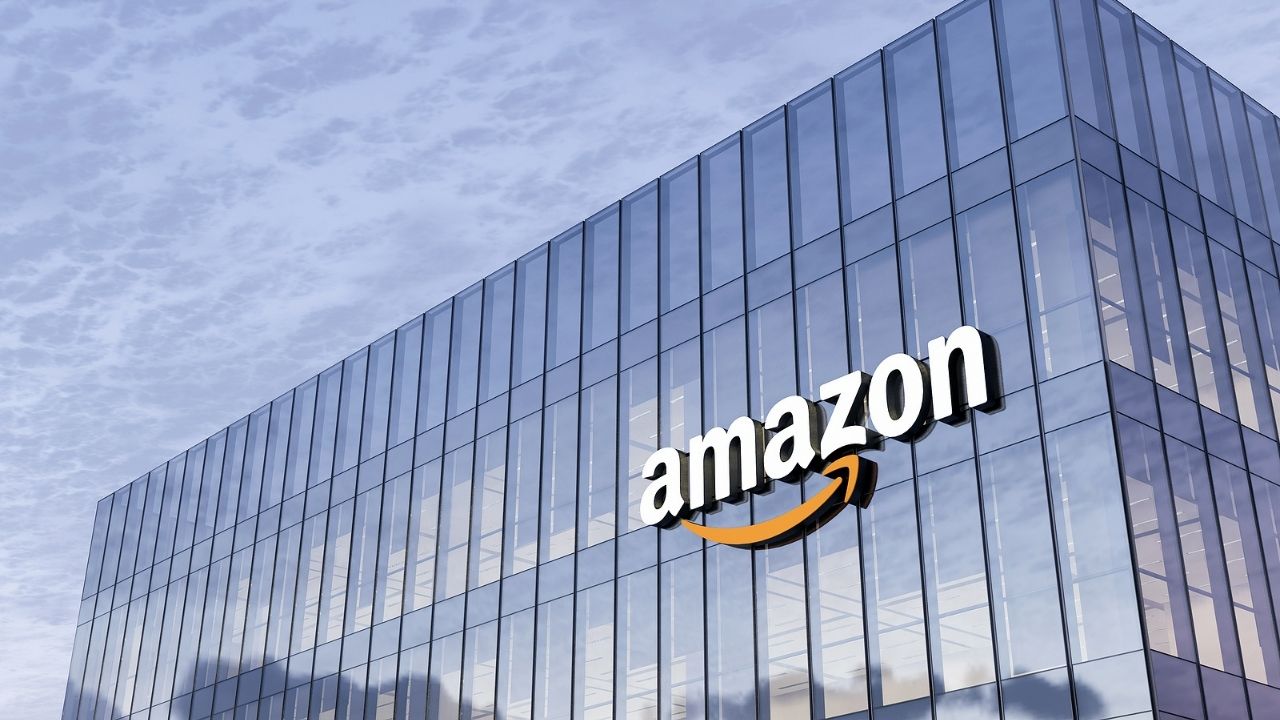 Amazon 7% Stock Surge: Robust Q4 Sales and AI Momentum Propel E-Commerce Giant Amid Tech Boom